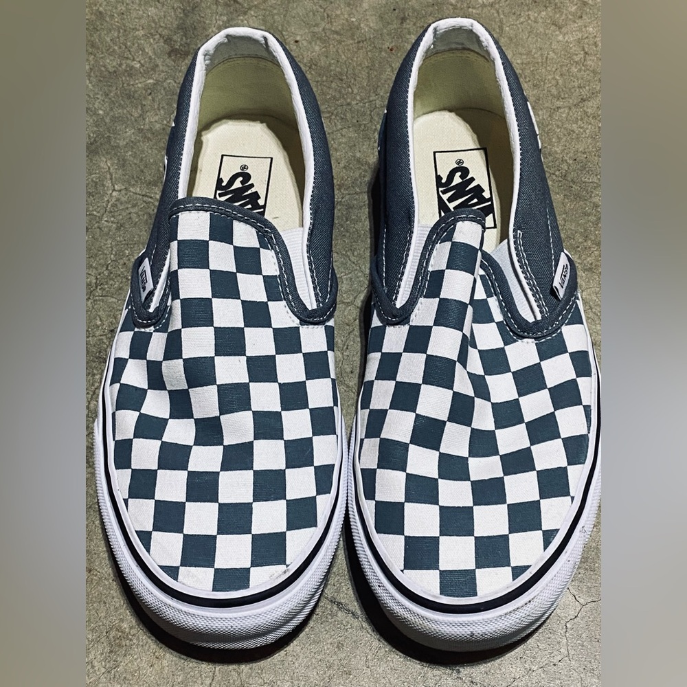 Vans shoes, women’s size 9 men’s size 7.5 only worn a couple times. Too large.